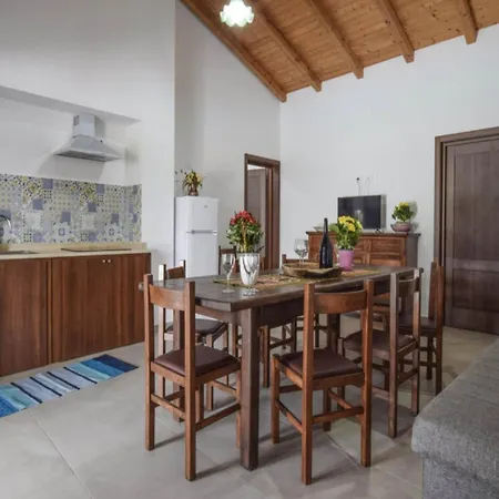 Elegant With Swimming Pool Near Etna Gaggi