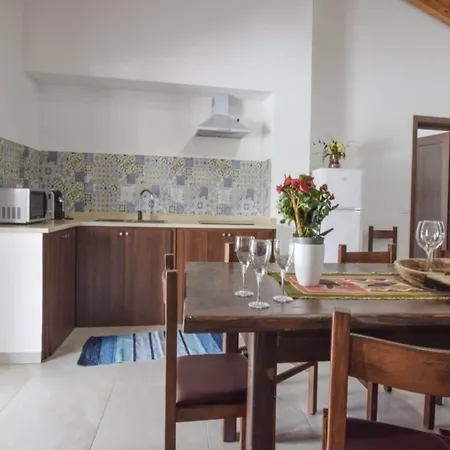 Elegant With Swimming Pool Near Etna