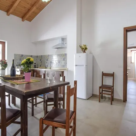 Elegant With Swimming Pool Near Etna