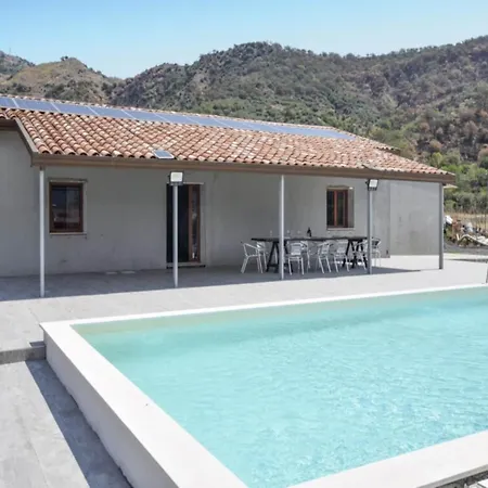 Elegant With Swimming Pool Near Etna Villa *