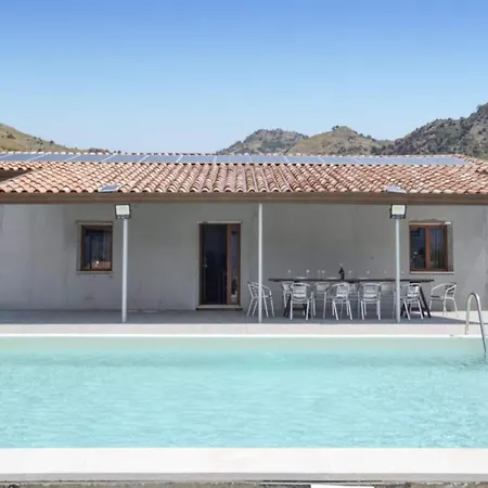 빌라 Elegant With Swimming Pool Near Etna 가기