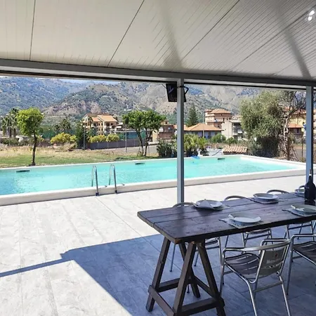 In With Pool Near Mount Etna Willa