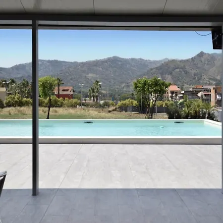 빌라 Elegant With Swimming Pool Near Etna